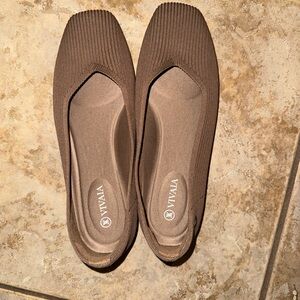 Women's Vicaia Brown Flats